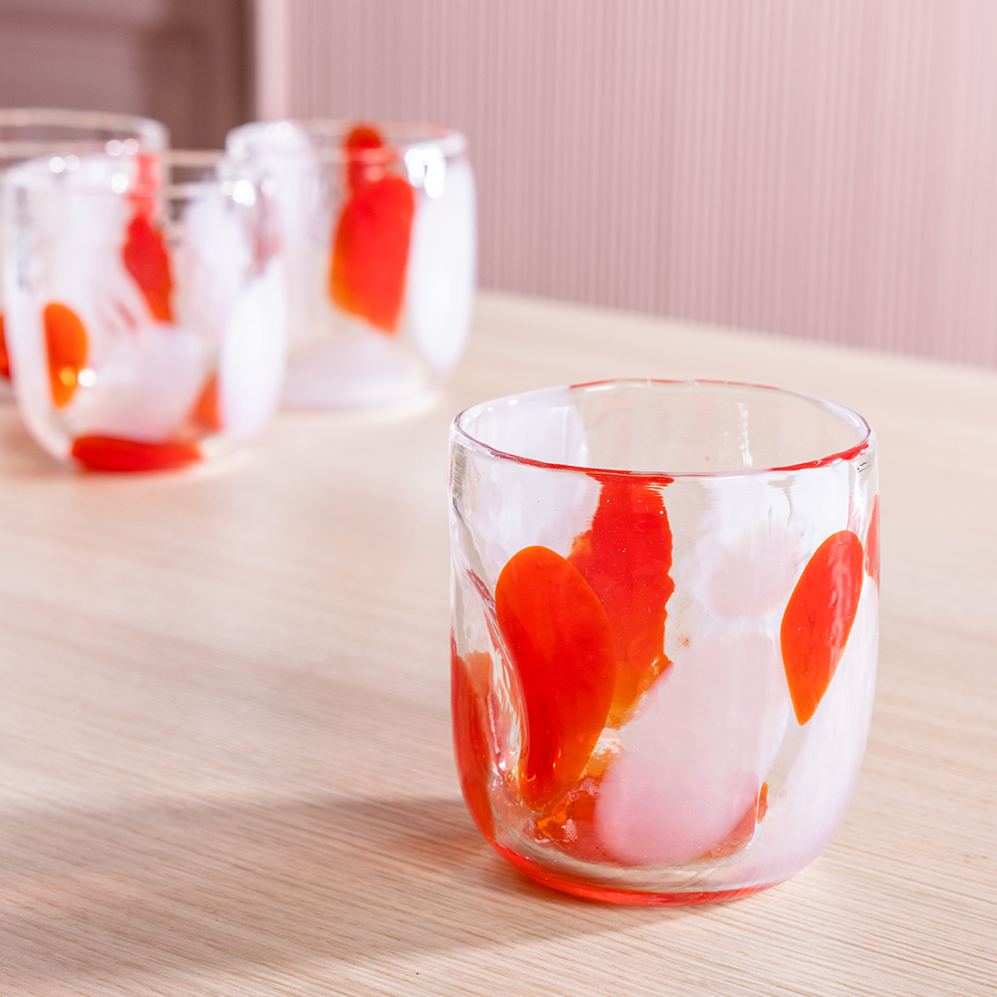 Peukkulasi punapilkullinen